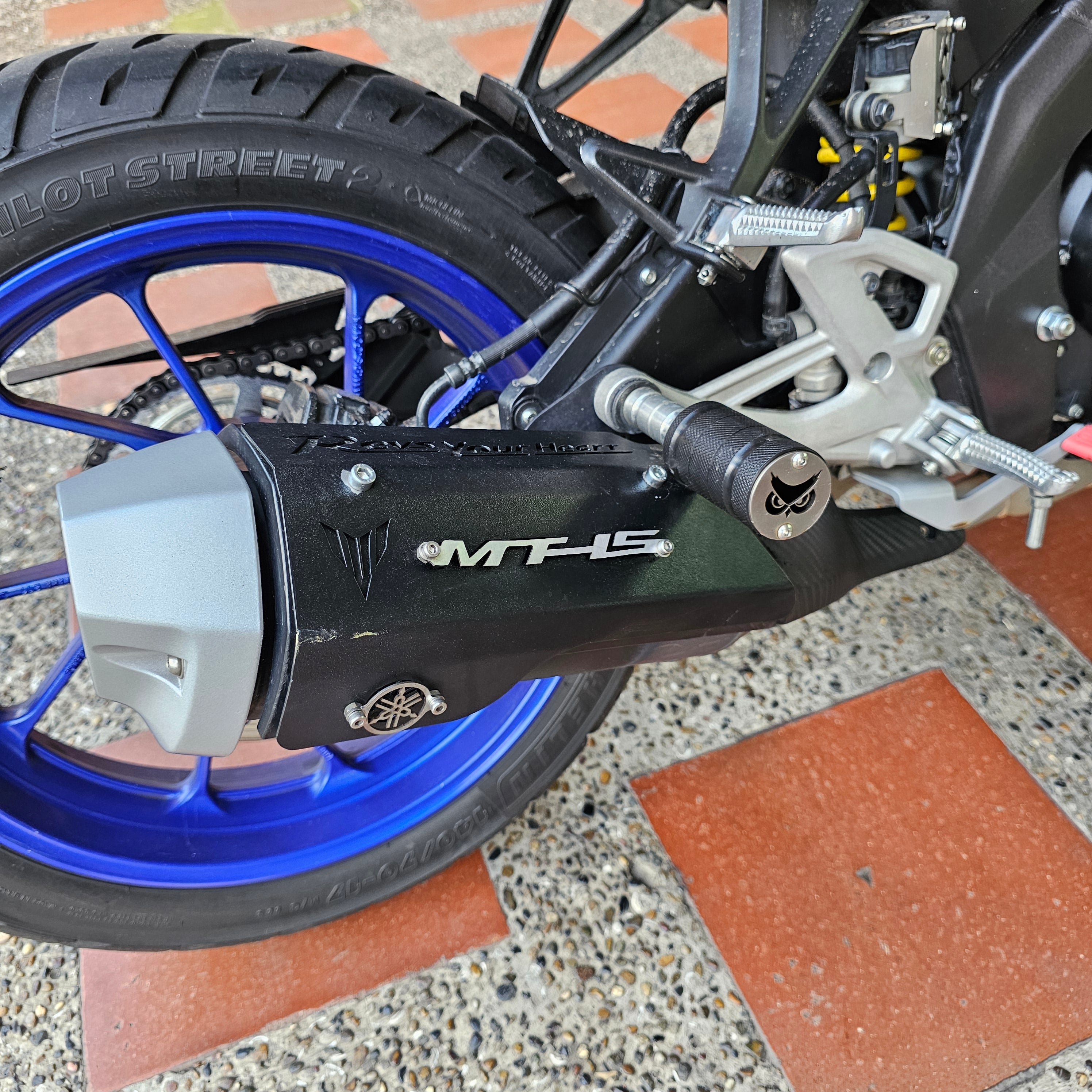 PROTECTOR DE EXOSTO EN ACERO YAMAHA MT-15