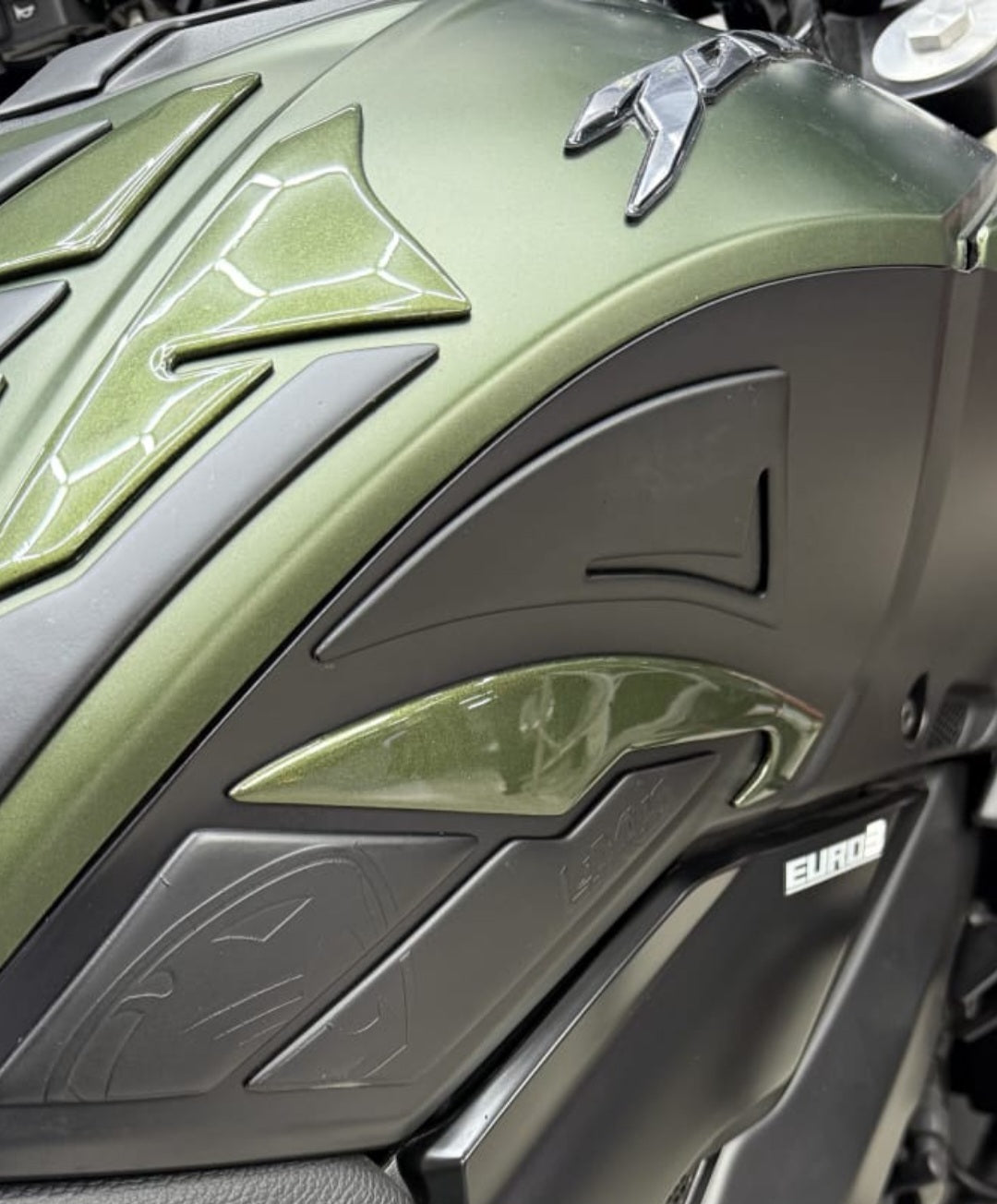 STOMPGRIPS - PROTECTORES DE TANQUE LUXUS PROTECT BAJAJ DOMINAR 250 - 400 UG