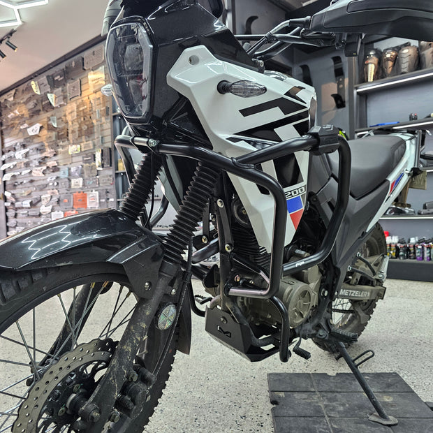 BARRA DE PROTECCIÓN CON SLIDERS FP ADAPTADA A AKT TT 200 2026