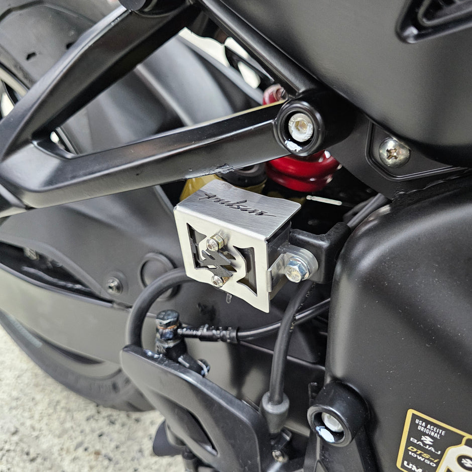 PROTECTOR DE BOMBA O DEPOSITO DE LIQUIDO DE FRENO TRASERO EN ACERO BAJAJ PULSAR N160/250 - PULSAR NS400Z