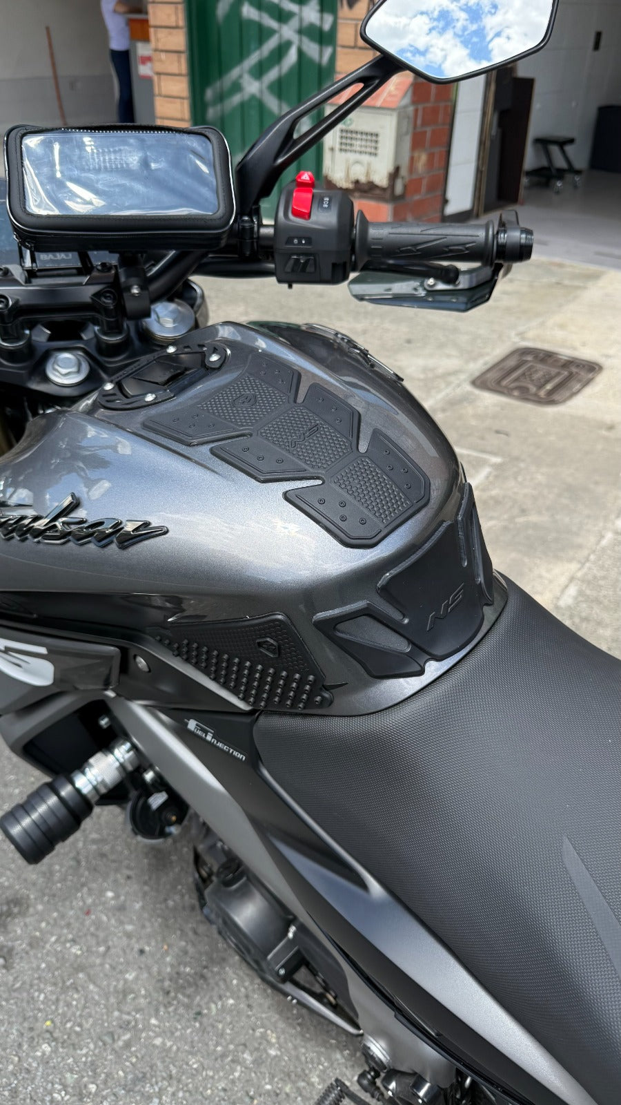 STOMPGRIPS - PROTECTORES DE TANQUE SPECIAL EDITION BAJAJ PULSAR NS400Z - PULSAR NS 200 - 160 - 150 - 125 UG