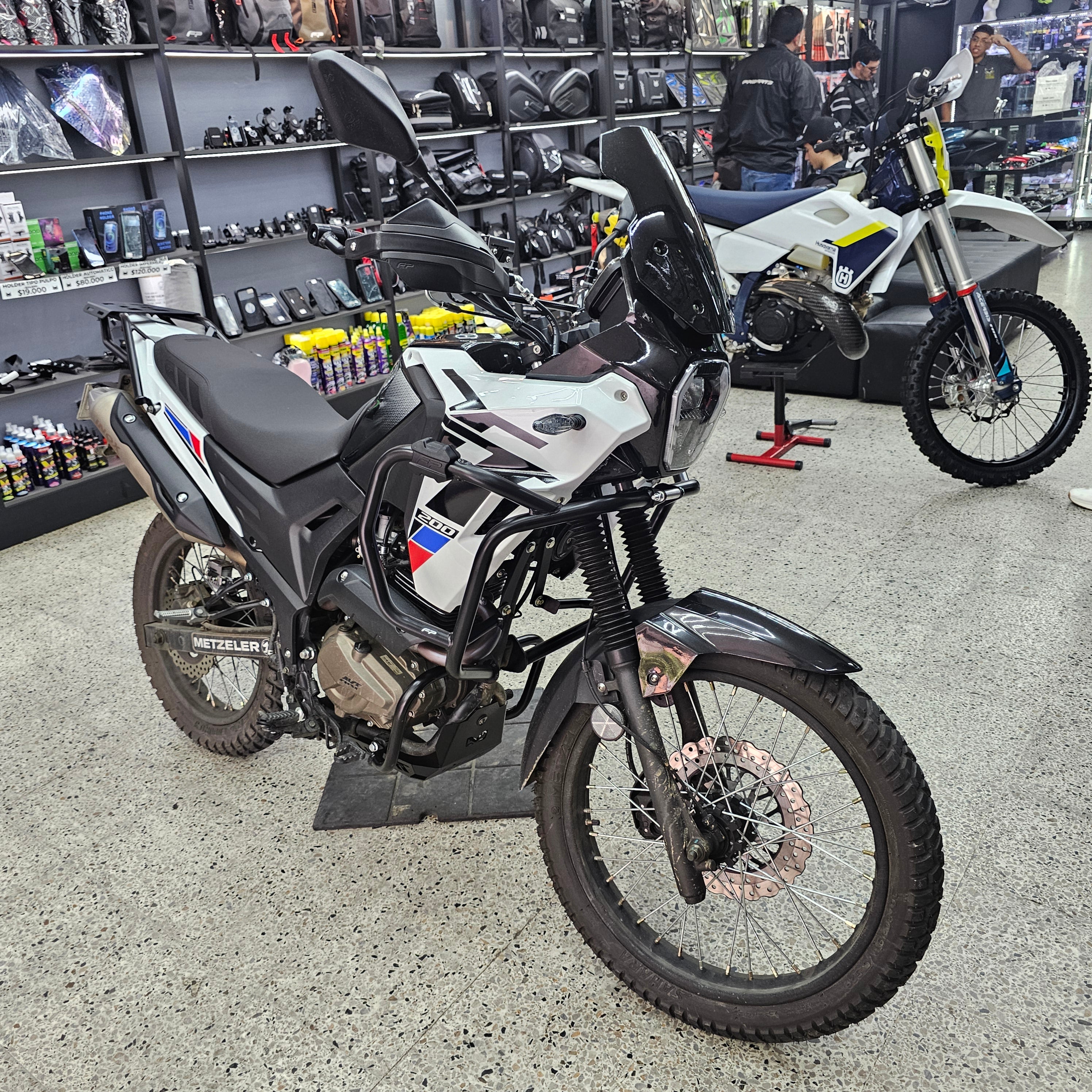 BARRA DE PROTECCIÓN CON SLIDERS FP ADAPTADA A AKT TT 200 2026