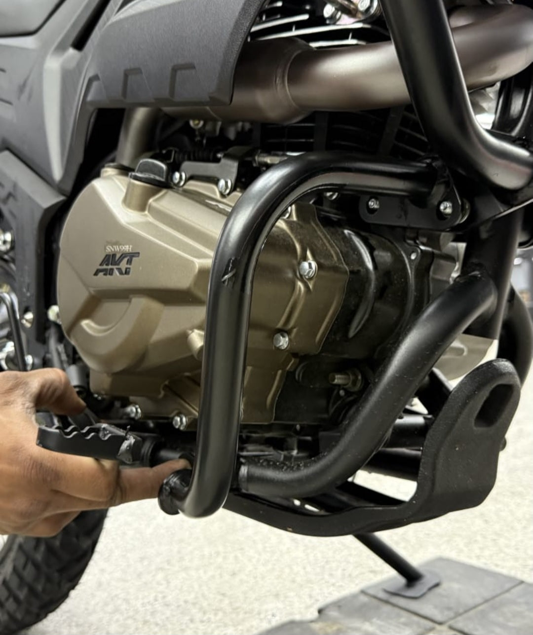 BARRA DE PROTECCIÓN - DEFENSA BAJA AKT TTDS  - TT 200 2026