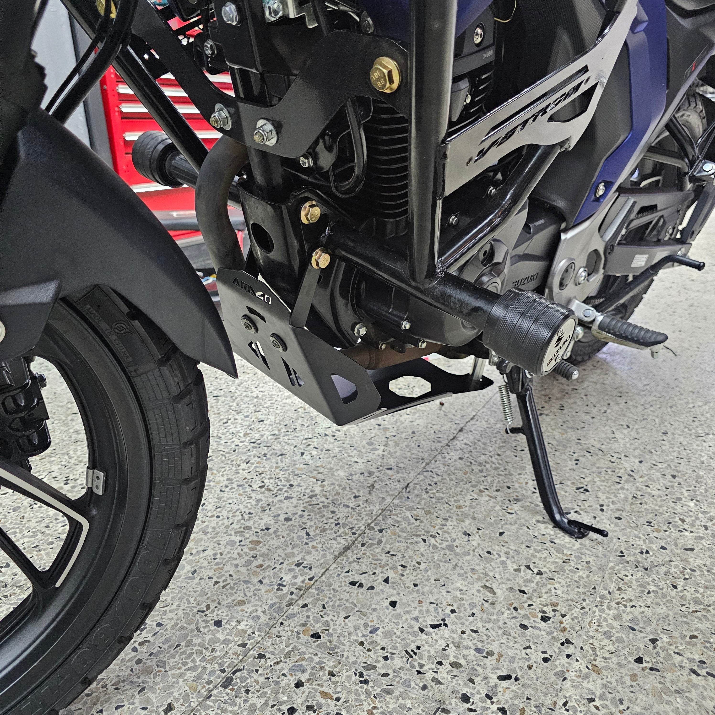 PROTECTOR DE MOTOR PECHERA ARMO SUZUKI VSTROM 160