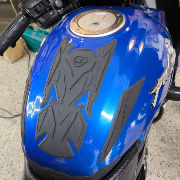 STOMPGRIPS - PROTECTORES DE TANQUE SPECIAL EDITION BAJAJ PULSAR N160/250 - PULSAR 180