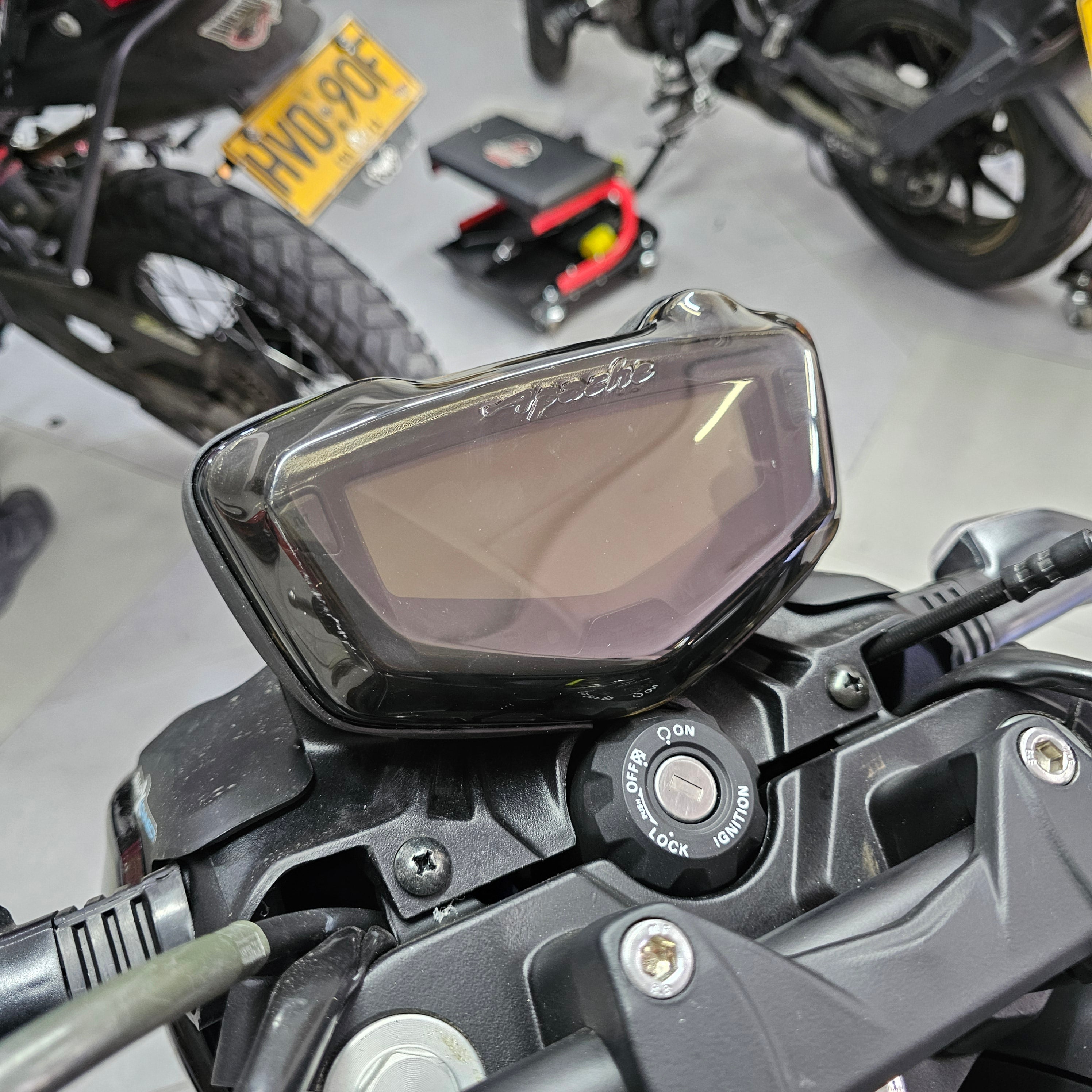 PROTECTOR DE TACOMETRO TVS APACHE 160/200 4V