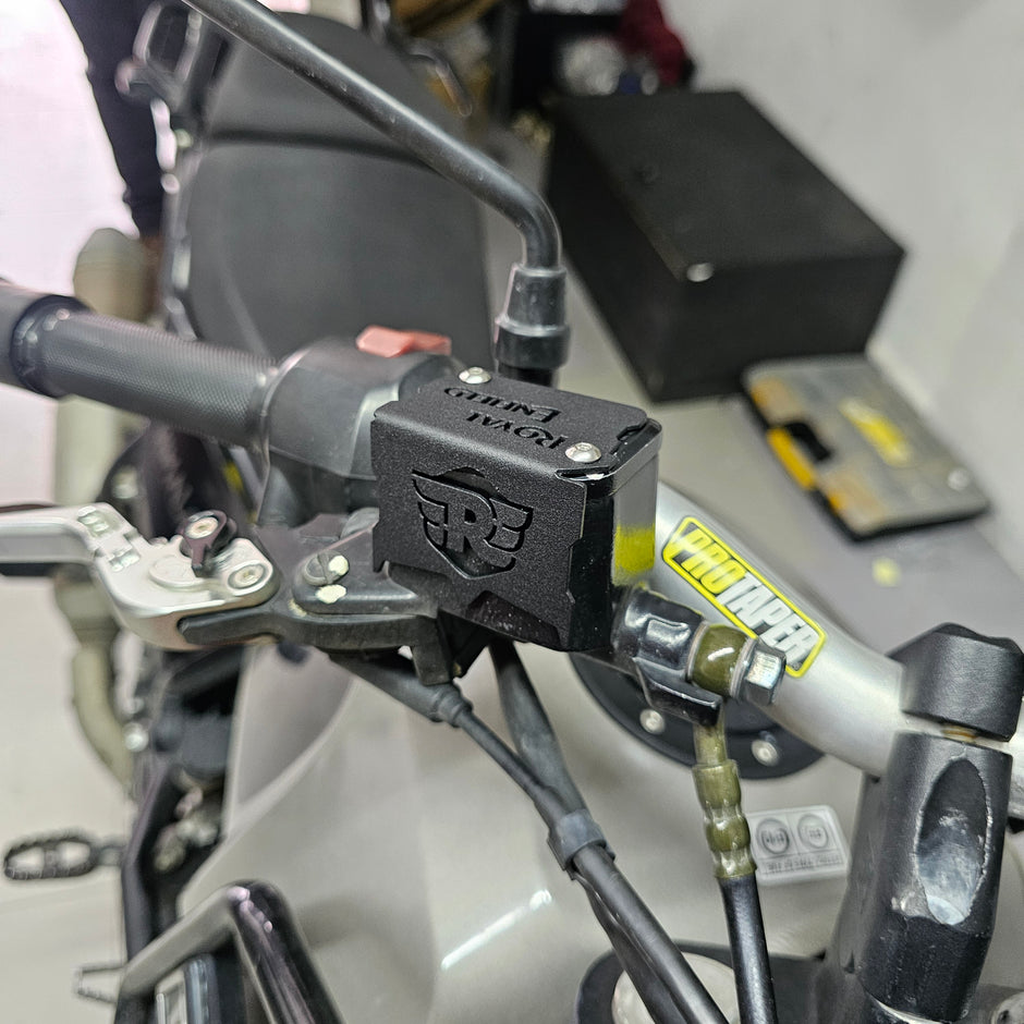 PROTECTOR DE BOMBA O DEPOSITO DE LIQUIDO DE FRENO DELANTERO EN ACERO ROYAL ENFIELD HIMALAYAN/SCRAM 411