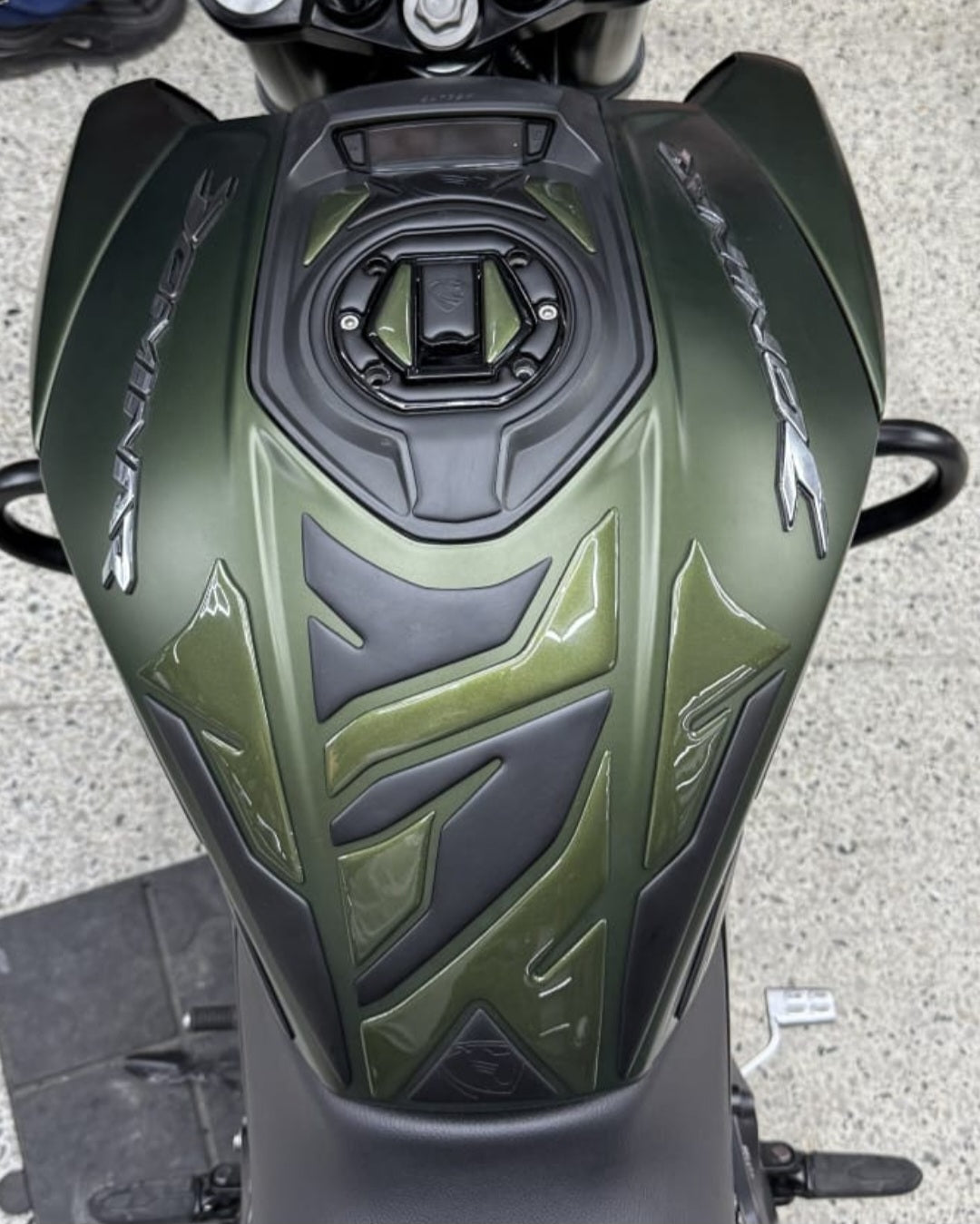 STOMPGRIPS - PROTECTORES DE TANQUE LUXUS PROTECT BAJAJ DOMINAR 250 - 400 UG