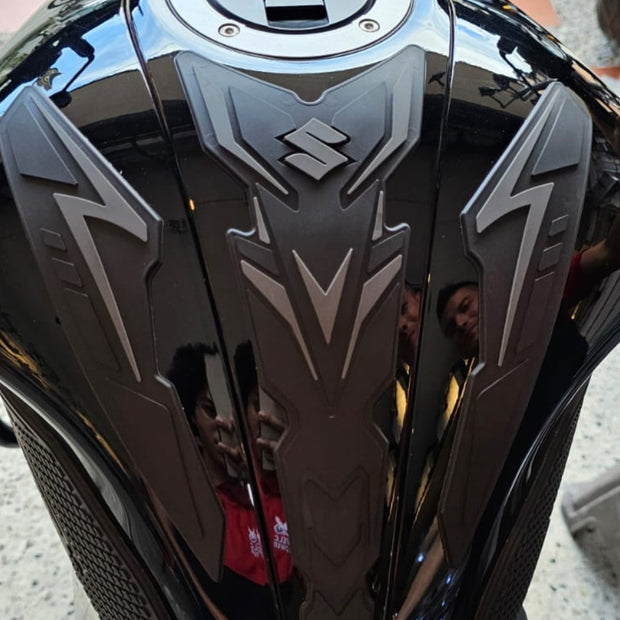 STOMPGRIPS - PROTECTORES DE TANQUE SPECIAL EDITION SUZUKI GIXXER 150 FI - GIXXER 250 FI - GIXXER 150 SF - GIXXER 250 SF