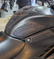 STOMPGRIPS - PROTECTORES DE TANQUE 3D SUZUKI GIXXER 150 FI - GIXXER 250 FI - GIXXER 150 SF - GIXXER 250 SF (LATERALES)