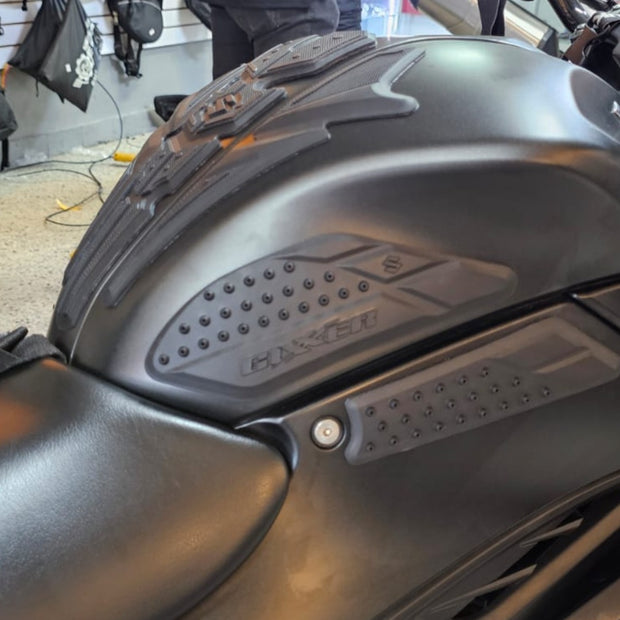 STOMPGRIPS - PROTECTORES DE TANQUE 3D SUZUKI GIXXER 150 FI - GIXXER 250 FI - GIXXER 150 SF - GIXXER 250 SF (LATERALES)