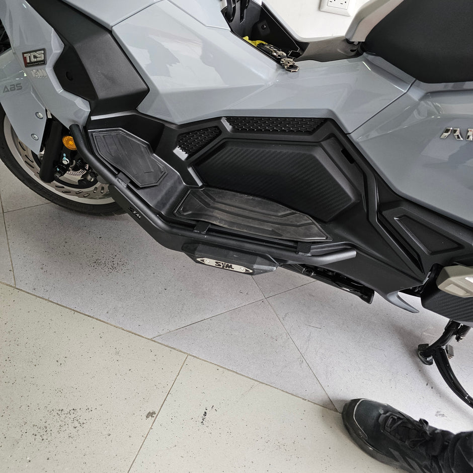 BARRA DE PROTECCIÓN CON SLIDER CARBONO SIX SYM ADXTG 150 DELANTERO