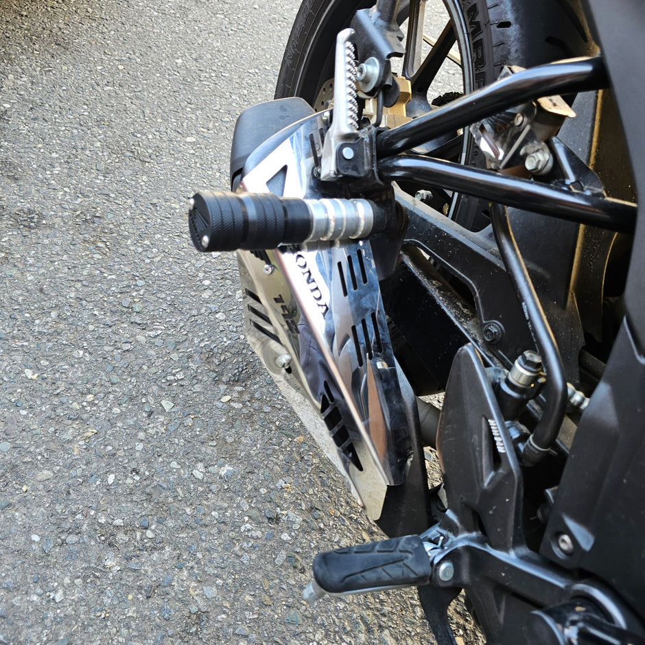 PROTECTOR DE EXOSTO EN ACERO HONDA NX 190 - CB 190R 2.0 2025