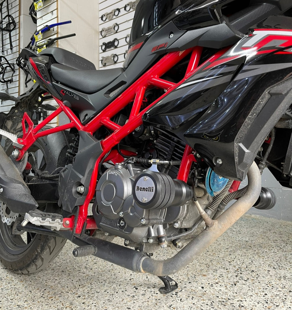 SLIDERS DE ALTO IMPACTO BENELLI 150