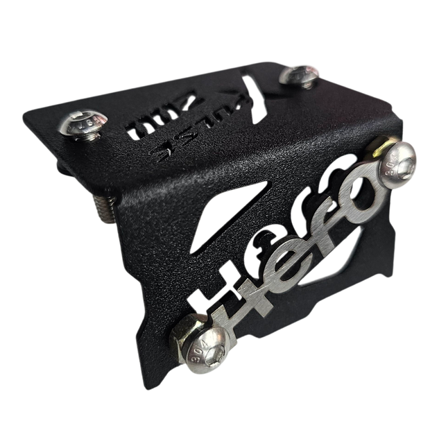 PROTECTOR DE BOMBA O DEPOSITO DE LIQUIDO DE FRENO DELANTERO EN ACERO HERO XPULSE 200 - 4V