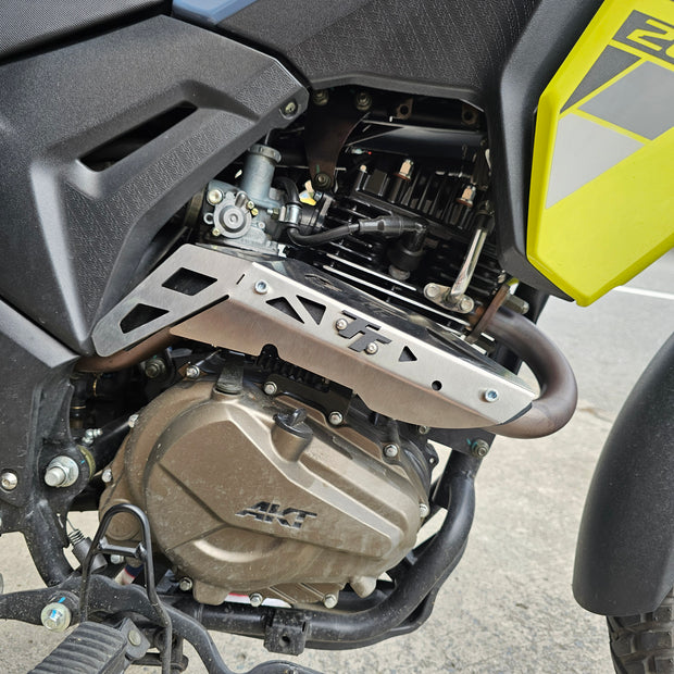 LAMINA CURVA DE EXOSTO EN ACERO AKT TTR 2014/2024 - TTR 2025 - TTDS - TT 200 2026