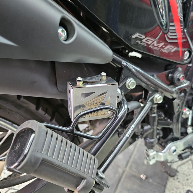 PROTECTOR DE BOMBA O DEPOSITO DE LIQUIDO DE FRENO TRASERO EN ACERO HONDA XR 190L ABS 2.0 - HONDA XRE 190 - HONDA CB190R 2.0 2025 - HONDA CB300F