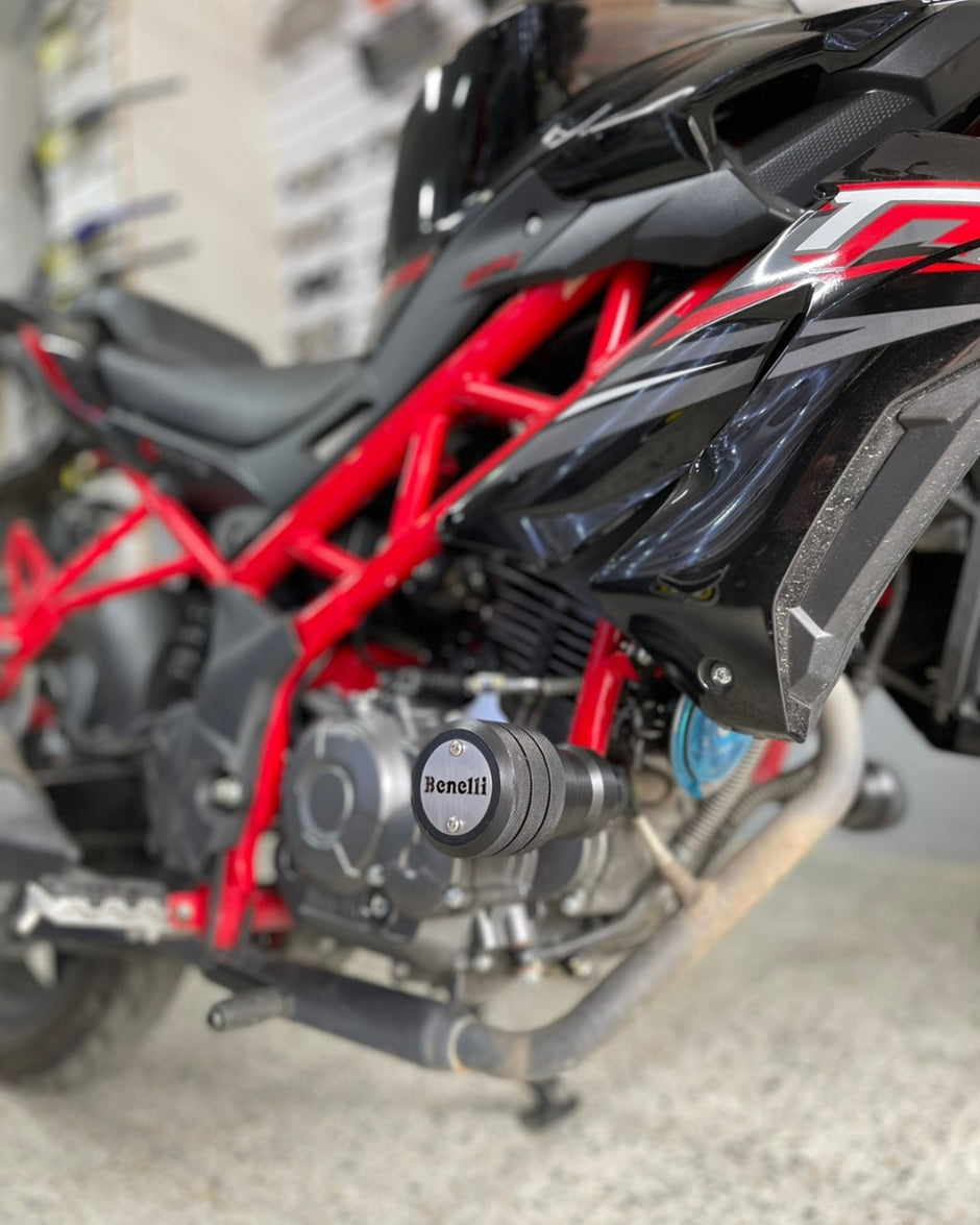 SLIDERS DE ALTO IMPACTO BENELLI 150