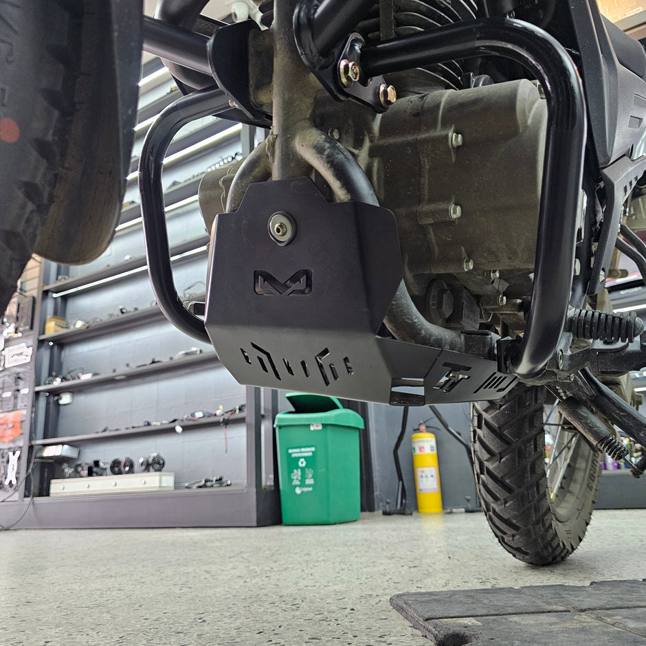 PECHERA / PROTECTOR DE MOTOR ARMO AKT TTR 2014/2024 - TTR 2025 - TTDS - TT 200 2026