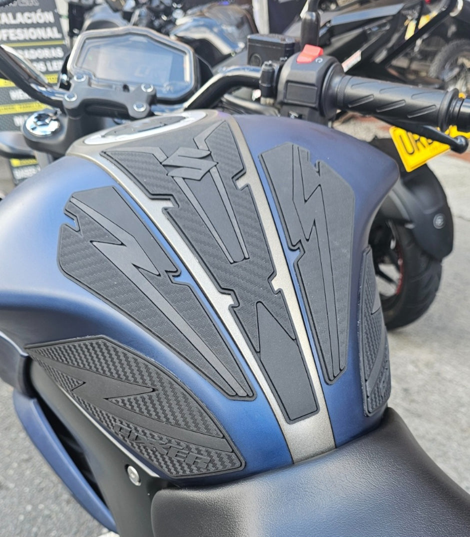 STOMPGRIPS - PROTECTORES DE TANQUE SPECIAL EDITION SUZUKI GIXXER 150 FI - GIXXER 250 FI - GIXXER 150 SF - GIXXER 250 SF