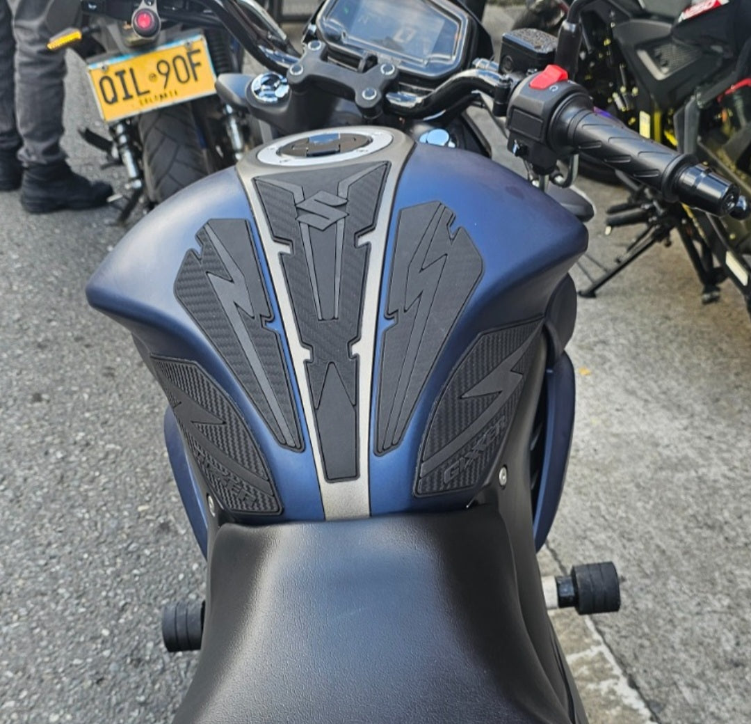 STOMPGRIPS - PROTECTORES DE TANQUE SPECIAL EDITION SUZUKI GIXXER 150 FI - GIXXER 250 FI - GIXXER 150 SF - GIXXER 250 SF