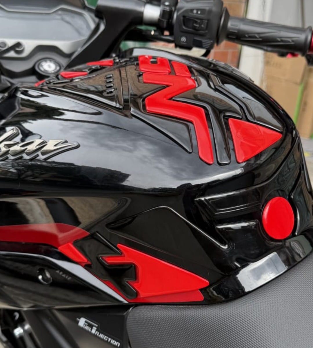 STOMPGRIPS - PROTECTORES DE TANQUE LUXUS PROTECT BAJAJ PULSAR NS400Z - PULSAR NS 200 - 160 - 150 - 125 UG
