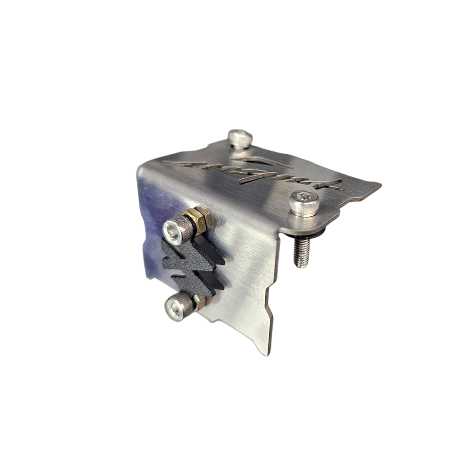 PROTECTOR DE BOMBA O DEPOSITO DE LIQUIDO DE FRENO DELANTERO EN ACERO BAJAJ PULSAR 180 - GENERICO