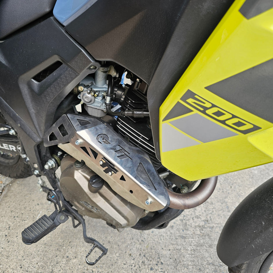 LAMINA CURVA DE EXOSTO EN ACERO AKT TTR 2014/2024 - TTR 2025 - TTDS - TT 200 2026