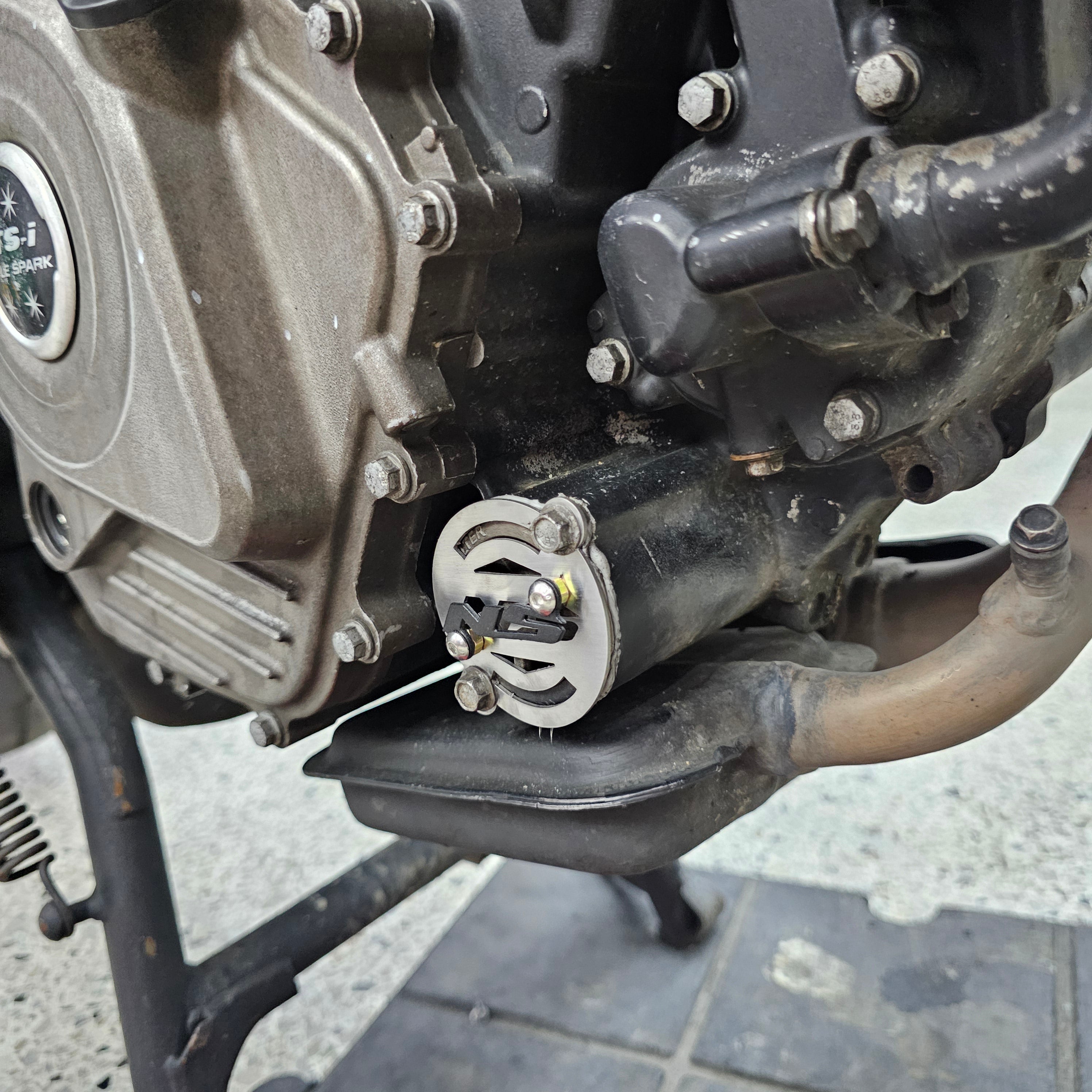 PROTECTOR DE FILTRO DE ACEITE EN ACERO BAJAJ PULSAR NS 200