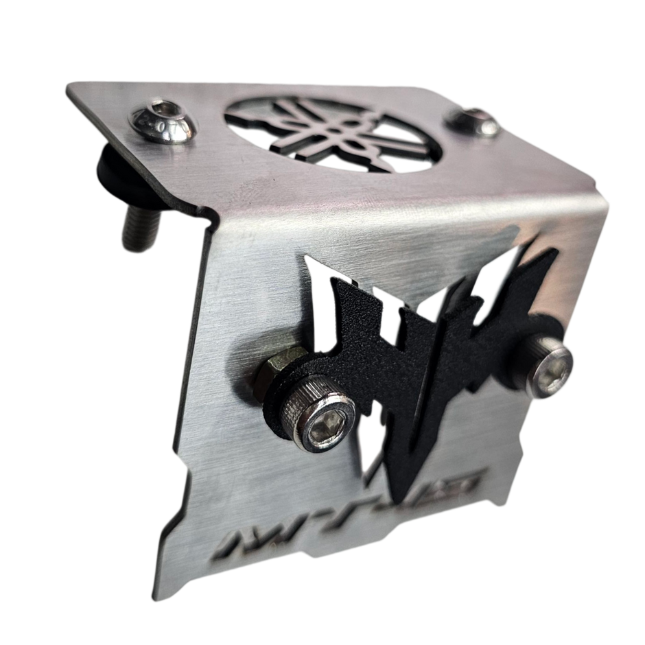 PROTECTOR DE BOMBA O DEPOSITO DE LIQUIDO DE FRENO DELANTERO EN ACERO YAMAHA MT-15