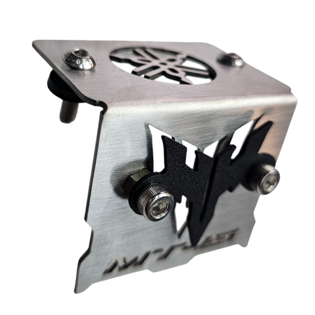 PROTECTOR DE BOMBA O DEPOSITO DE LIQUIDO DE FRENO DELANTERO EN ACERO YAMAHA MT-15