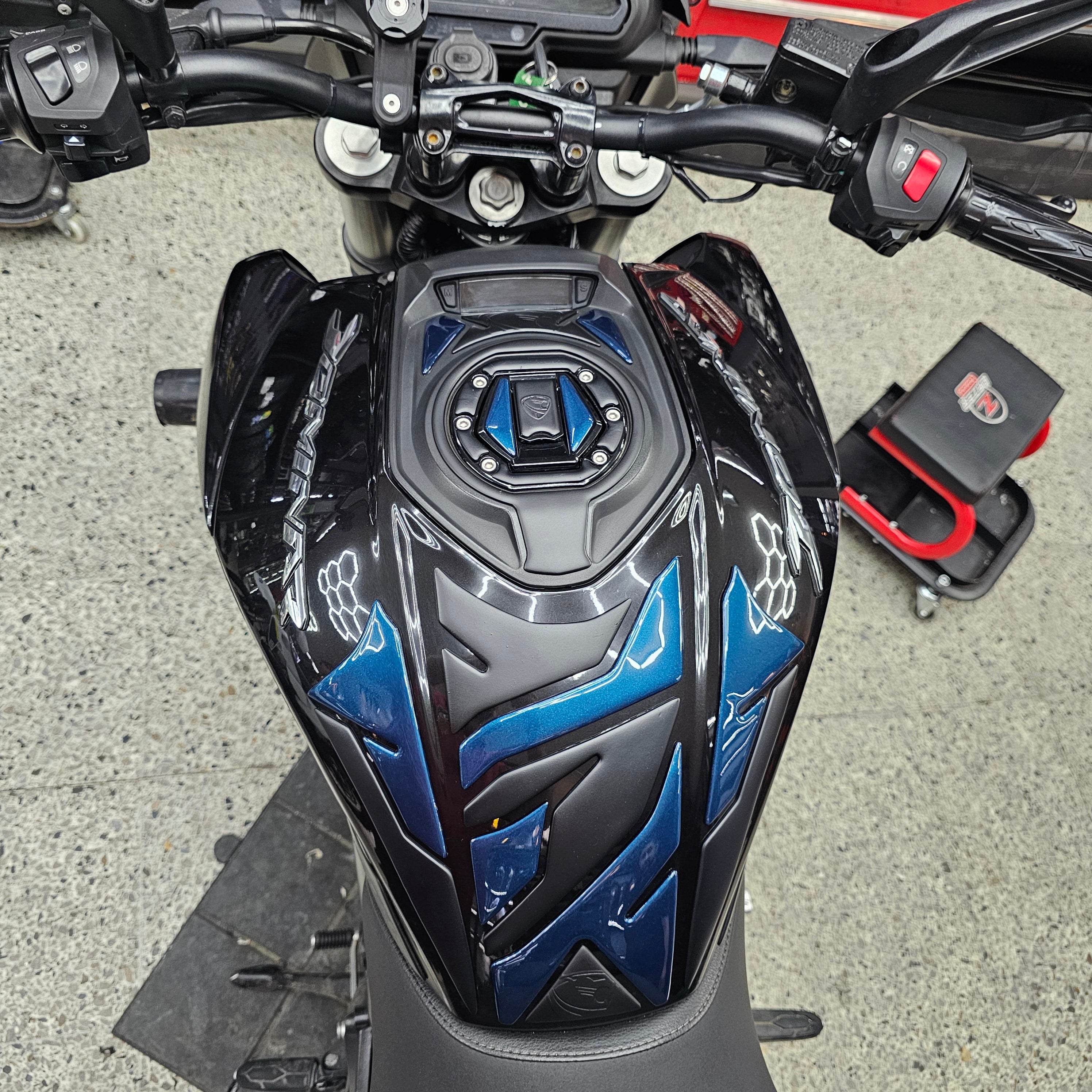 STOMPGRIPS - PROTECTORES DE TANQUE LUXUS PROTECT BAJAJ DOMINAR 250 - 400 UG