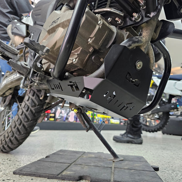 PECHERA / PROTECTOR DE MOTOR ARMO AKT TTR 2014/2024 - TTR 2025 - TTDS - TT 200 2026