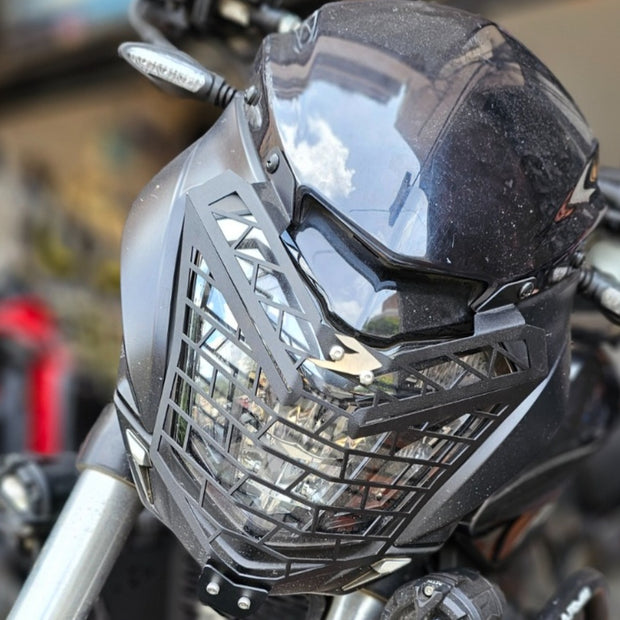 PROTECTOR DE FAROLA EN ACERO BAJAJ DOMINAR 250 - 400 UG