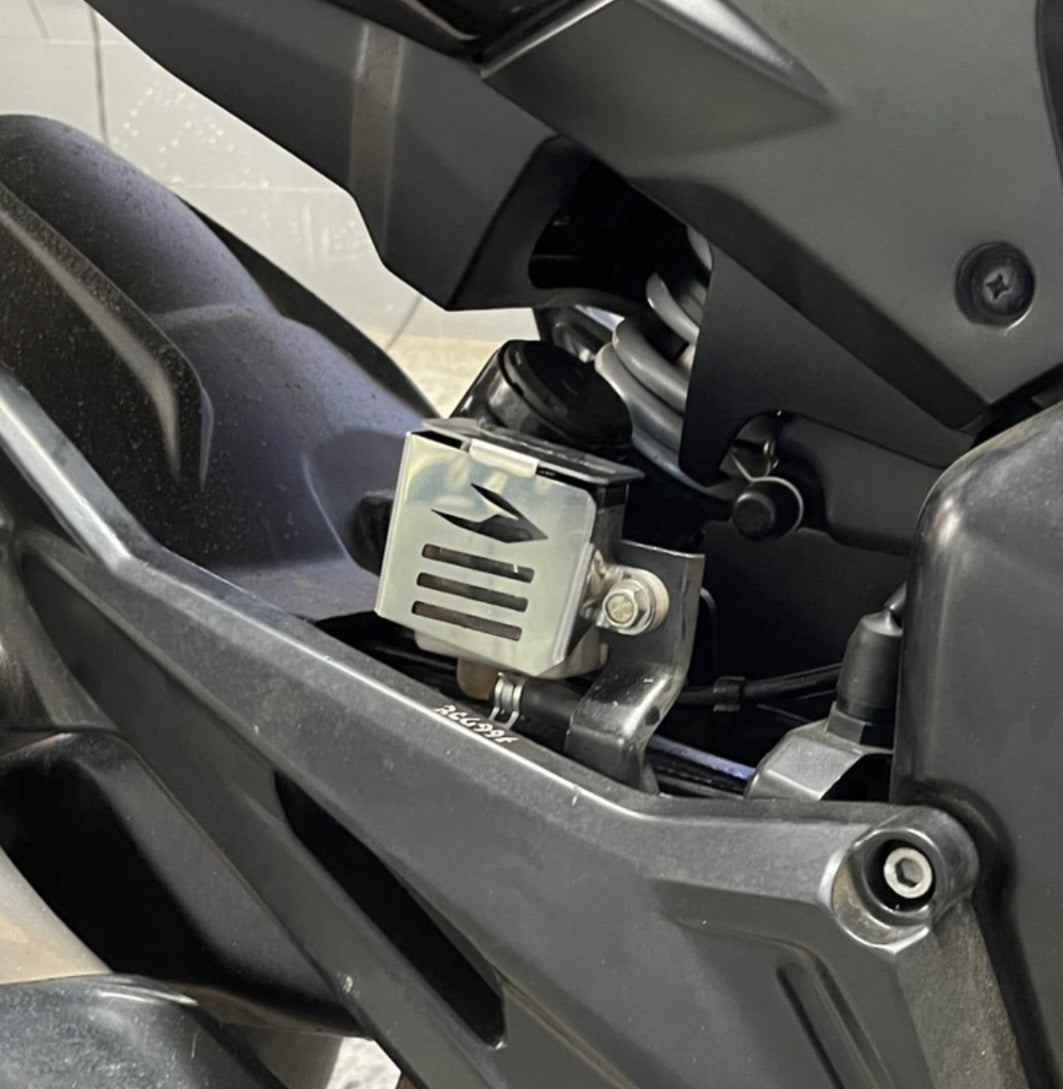 PROTECTOR DE BOMBA O DEPOSITO DE LIQUIDO DE FRENO TRASERO EN ACERO BAJAJ DOMINAR UG