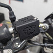 PROTECTOR DE BOMBA O DEPOSITO DE LIQUIDO DE FRENO DELANTERO EN ACERO ROYAL ENFIELD HIMALAYAN/SCRAM 411
