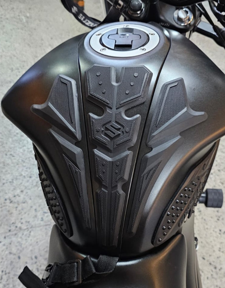 STOMPGRIPS - PROTECTORES DE TANQUE 3D SUZUKI GIXXER 150 FI - GIXXER 250 FI - GIXXER 150 SF - GIXXER 250 SF (CENTRAL)