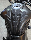 STOMPGRIPS - PROTECTORES DE TANQUE 3D SUZUKI GIXXER 150 FI - GIXXER 250 FI - GIXXER 150 SF - GIXXER 250 SF (CENTRAL)
