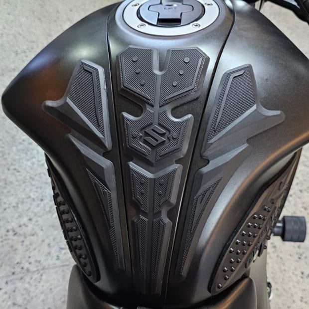 STOMPGRIPS - PROTECTORES DE TANQUE 3D SUZUKI GIXXER 150 FI - GIXXER 250 FI - GIXXER 150 SF - GIXXER 250 SF (CENTRAL)