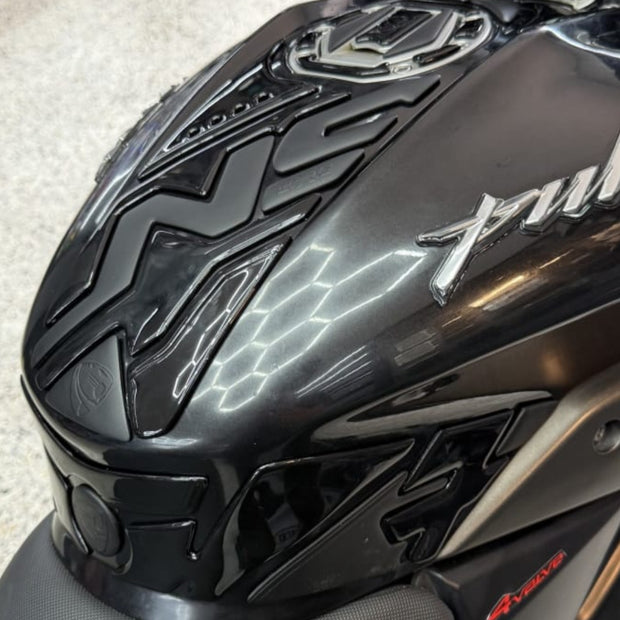 STOMPGRIPS - PROTECTORES DE TANQUE LUXUS PROTECT BAJAJ PULSAR NS400Z - PULSAR NS 200 - 160 - 150 - 125 UG