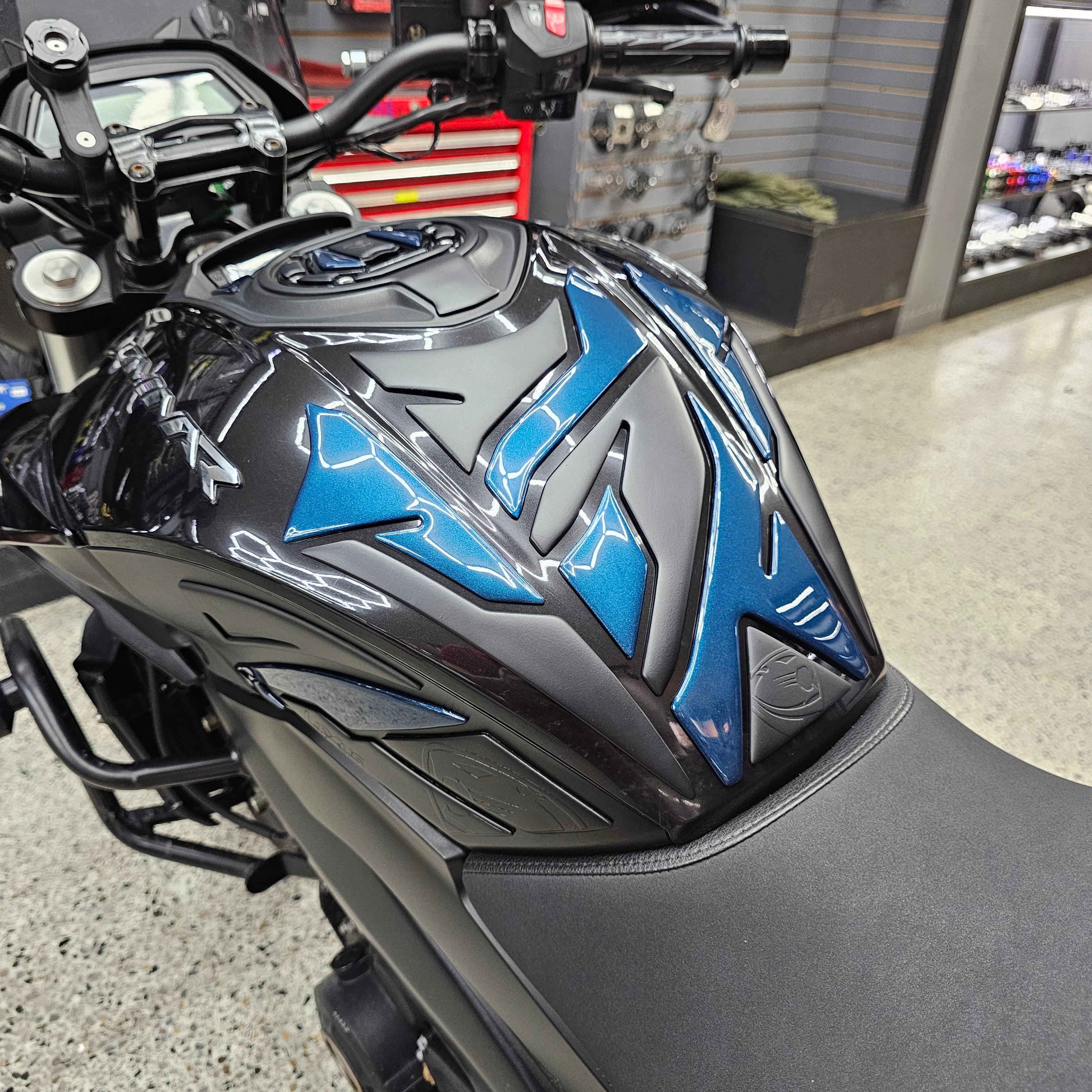 STOMPGRIPS - PROTECTORES DE TANQUE LUXUS PROTECT BAJAJ DOMINAR 250 - 400 UG