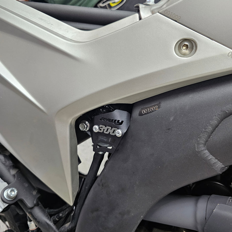 PROTECTOR DE PISTON O BOMBA DE FRENO TRASERO EN ACERO VOGE 300 RALLY