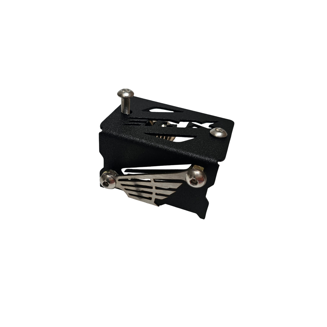 PROTECTOR DE BOMBA O DEPOSITO DE LIQUIDO DE FRENO DELANTERO EN ACERO HONDA XRE 190 - XRE 300 / ABS