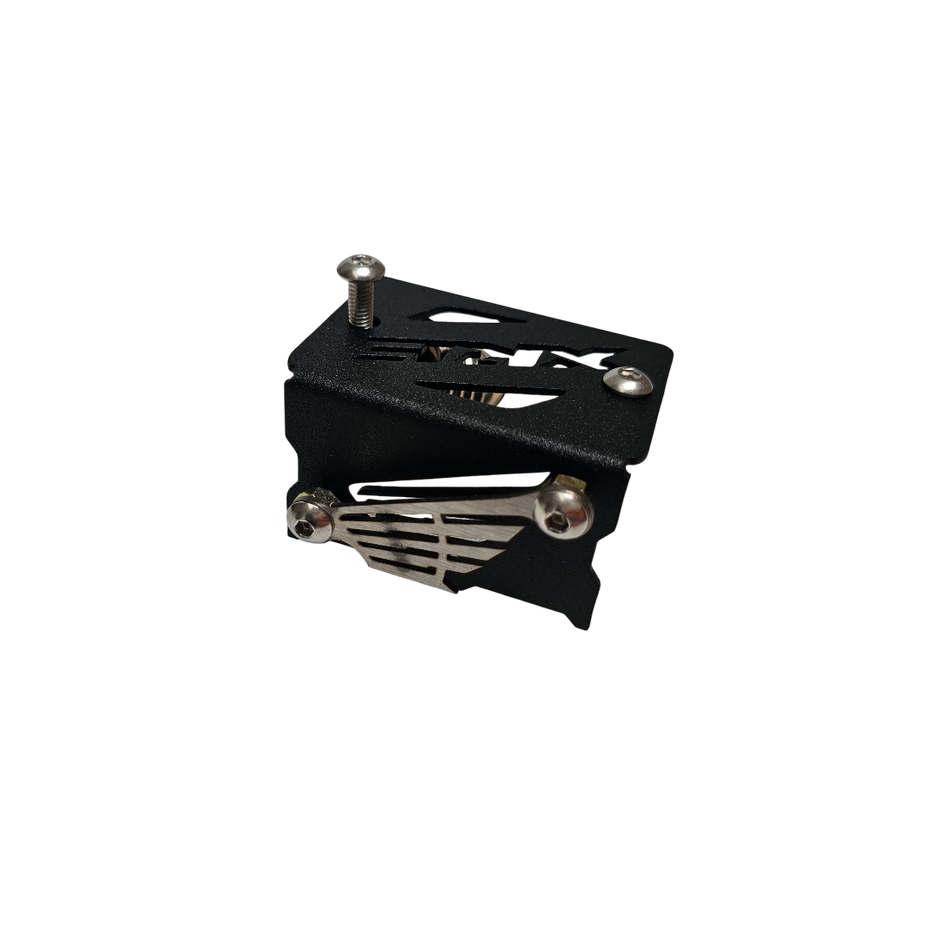 PROTECTOR DE BOMBA O DEPOSITO DE LIQUIDO DE FRENO DELANTERO EN ACERO HONDA XRE 190 - XRE 300 / ABS