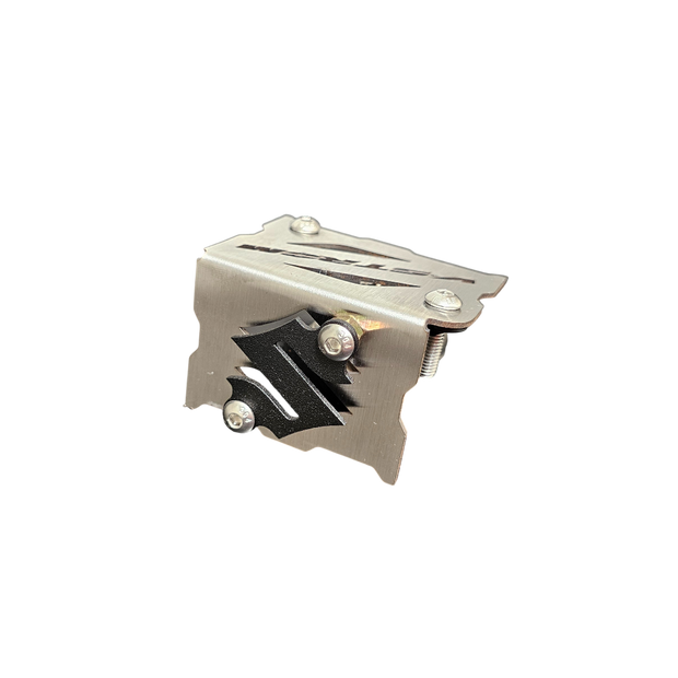 PROTECTOR DE BOMBA O DEPOSITO DE LIQUIDO DE FRENO DELANTERO EN ACERO SUZUKI VSTROM 250 SX