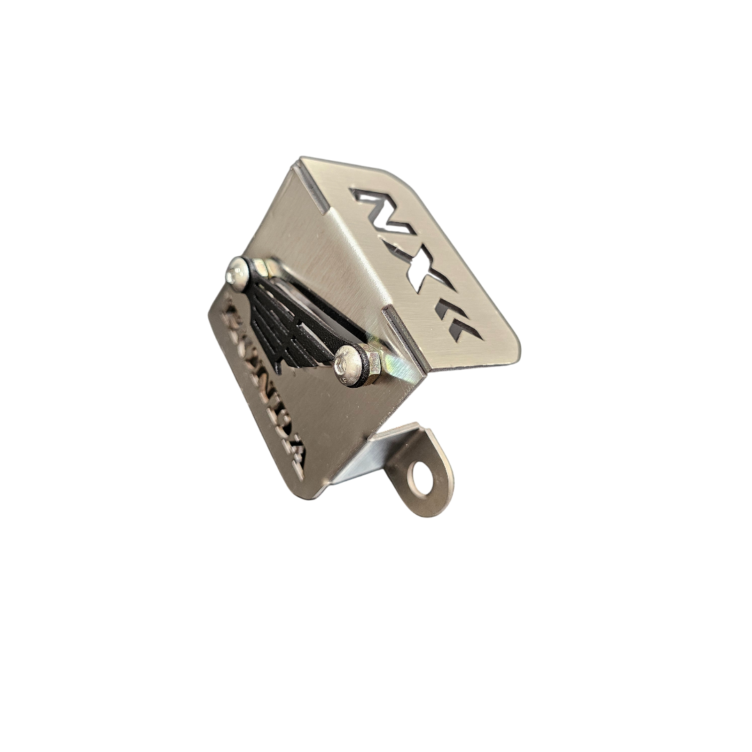 PROTECTOR DE BOMBA O DEPOSITO DE LIQUIDO DE FRENO TRASERO EN ACERO HONDA NX 190