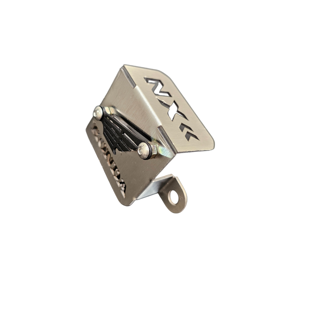 PROTECTOR DE BOMBA O DEPOSITO DE LIQUIDO DE FRENO TRASERO EN ACERO HONDA NX 190