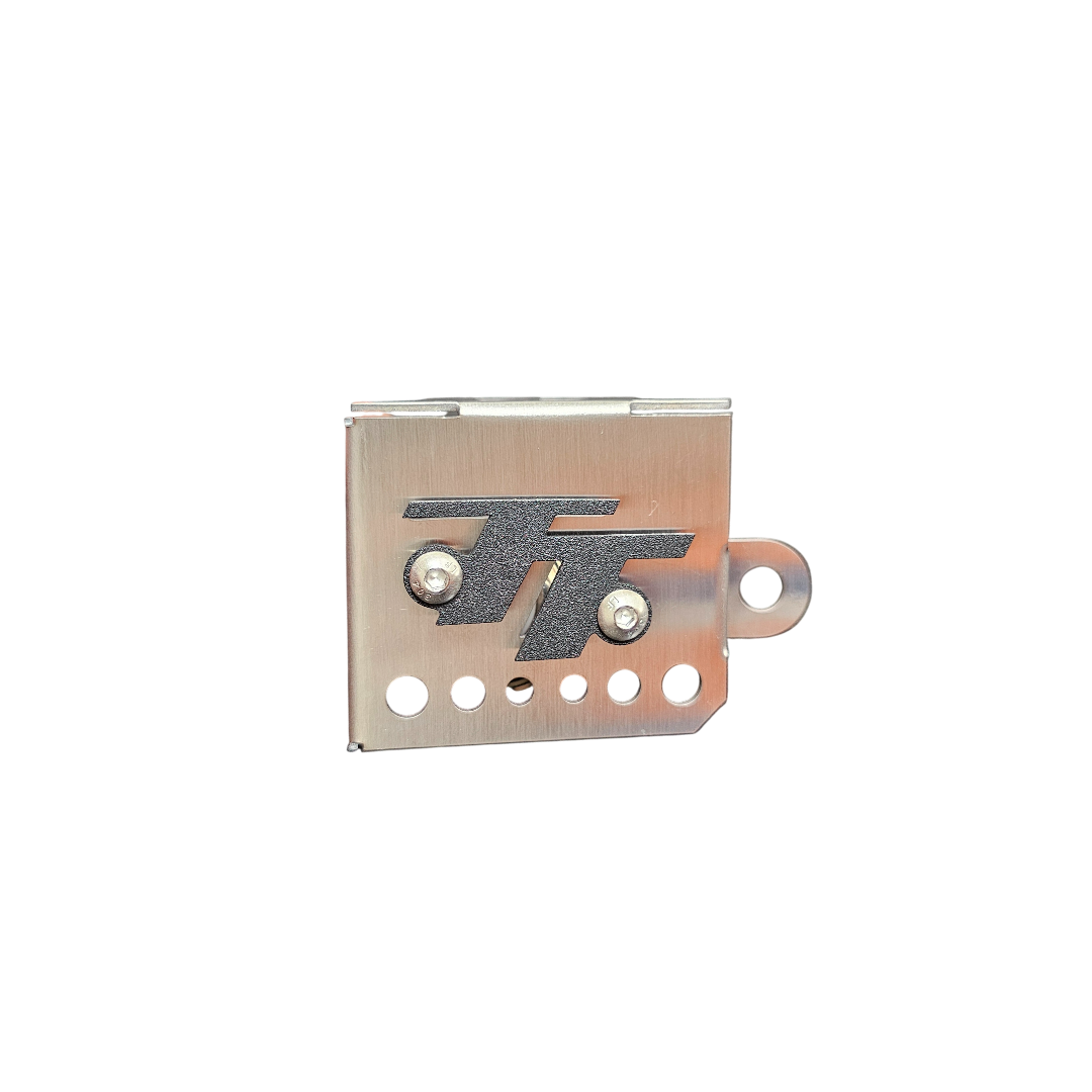 PROTECTOR DE BOMBA O DEPOSITO DE LIQUIDO DE FRENO TRASERO EN ACERO AKT TTR 2014/2024 - TTR 2025 - TTDS - TT 200 2026