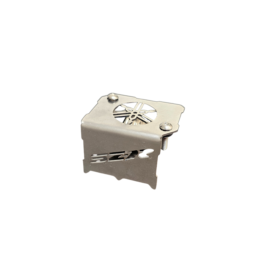 PROTECTOR DE BOMBA O DEPOSITO DE LIQUIDO DE FRENO DELANTERO EN ACERO YAMAHA SZR 150