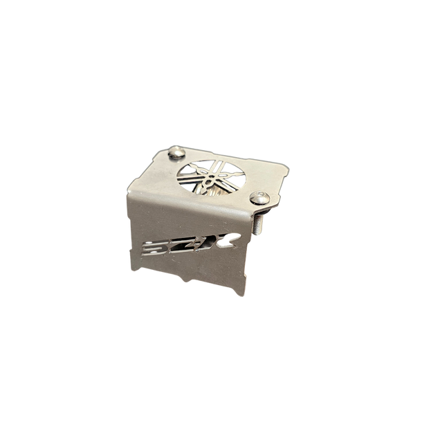 PROTECTOR DE BOMBA O DEPOSITO DE LIQUIDO DE FRENO DELANTERO EN ACERO YAMAHA SZR 150